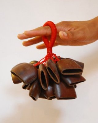 Hochet grappe Entada avec poignée